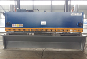 16×4000 2015款(kuǎn)液壓閘(zhá)式剪闆(pǎn)機