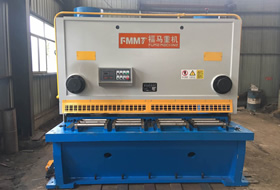 閘式(shì)剪闆機40×2500 配(pei)伺服主電(diàn)機