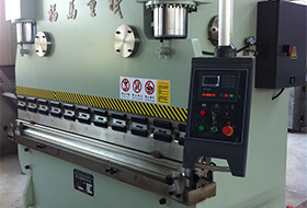 液(yè)壓闆料(liào)折彎機(jī)