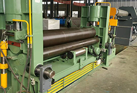 30×2500上輥(gun)萬能卷(juan)闆機